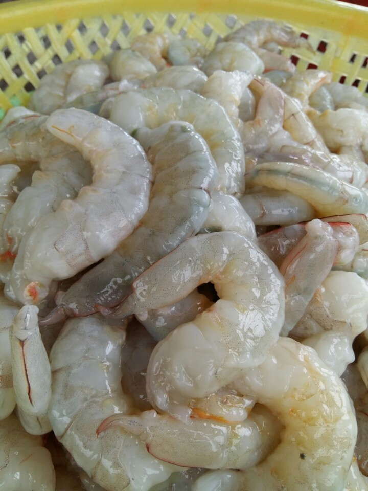 Young-shrimp-makes-grilled-shrimp-paste-wrapped-sugarcane