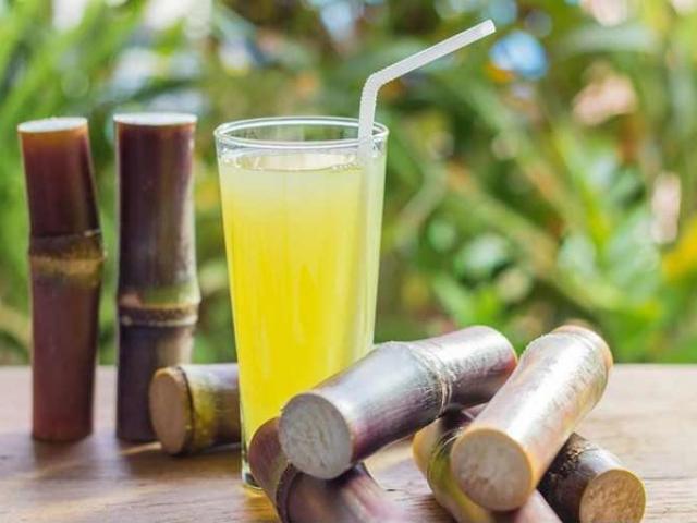 Drinking-sugarcane-juice-helps-to-detoxify-the-liver